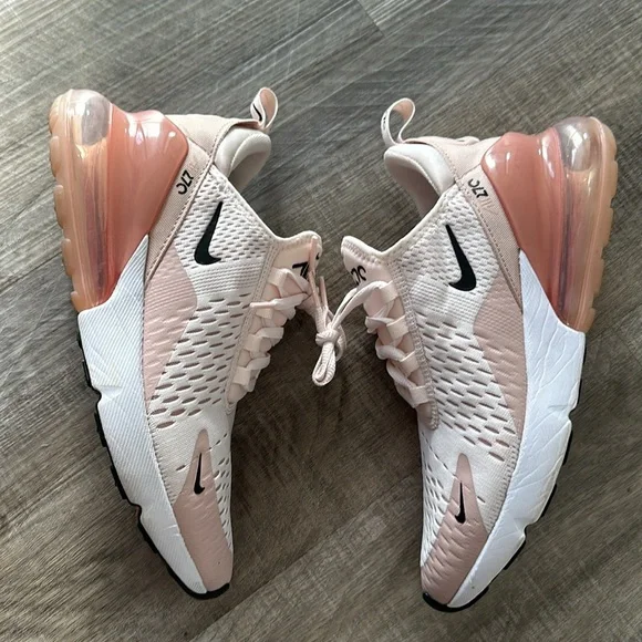 Women’s Nike shoes - Picture 2 of 5